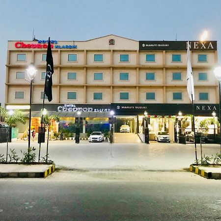 Hotel Chevron Klassik Ludhiana Luaran gambar