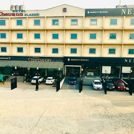 Hotel Chevron Klassik Ludhiana Luaran gambar