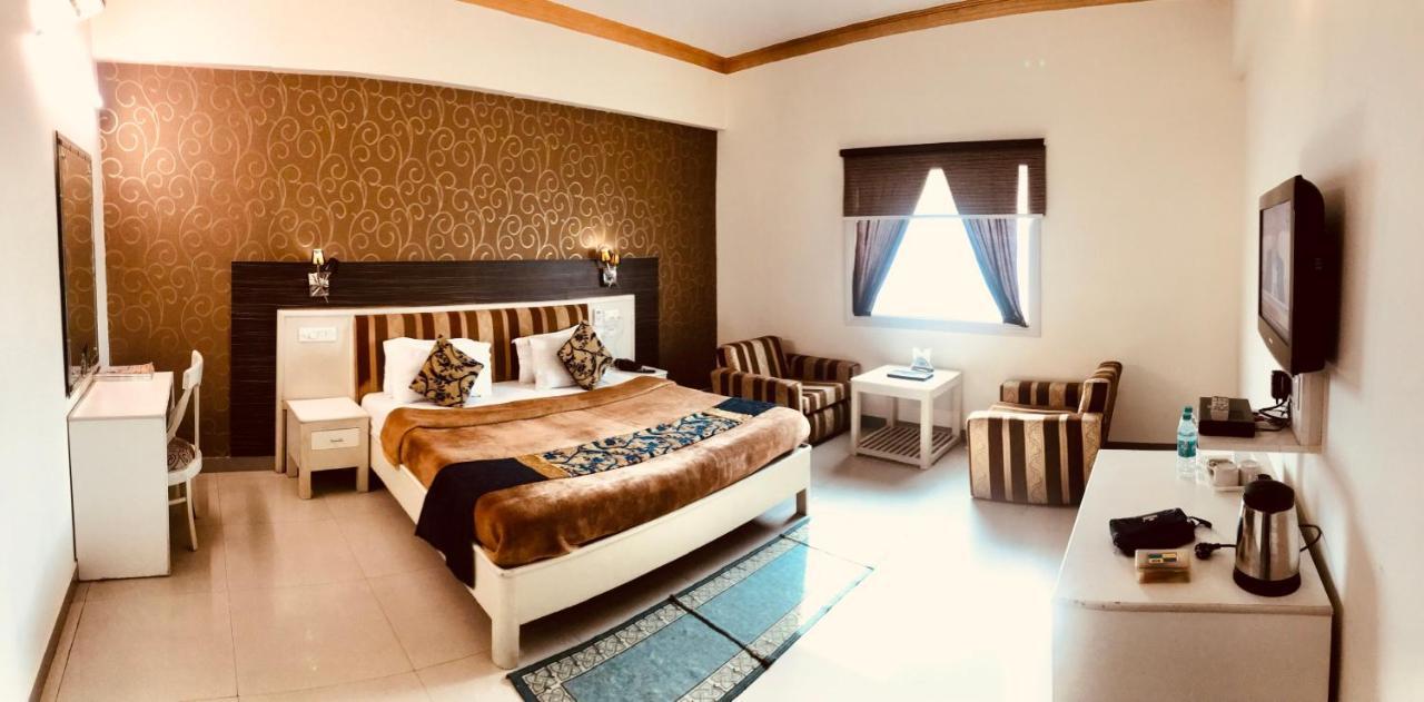 Hotel Chevron Klassik Ludhiana Luaran gambar