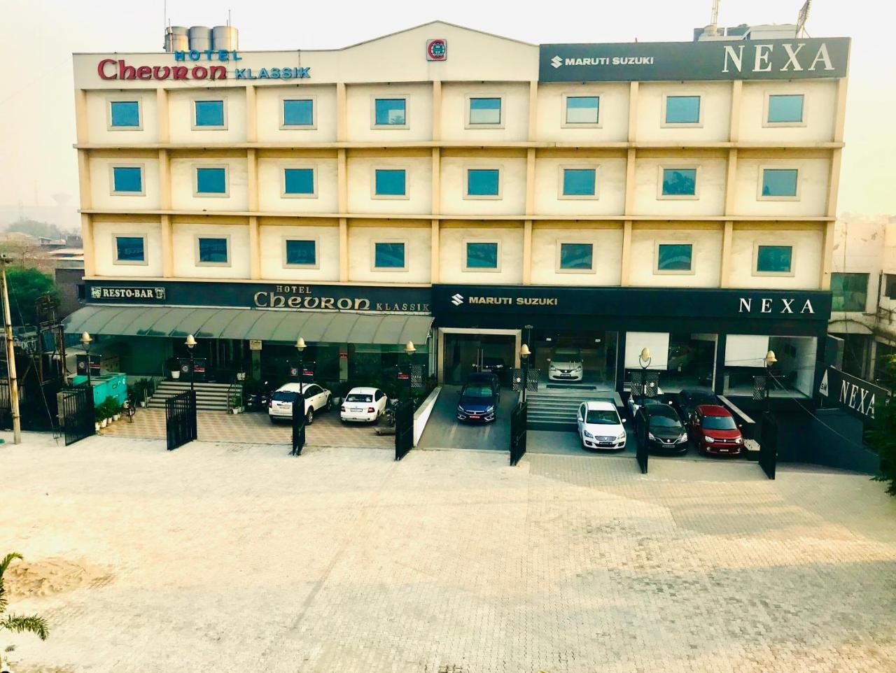Hotel Chevron Klassik Ludhiana Luaran gambar